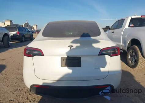 2021 Tesla Model Y Long Range Dual Motor All-Wheel Drive z USA, uszkodzony, nr VIN 5YJYGDEE0MF305337